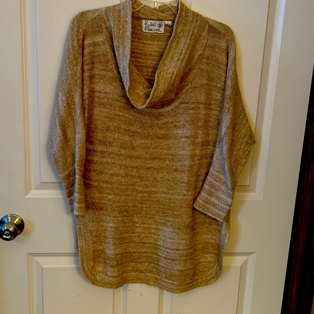 Field and Flower (Anthropologie) sweater tunic with side slits.